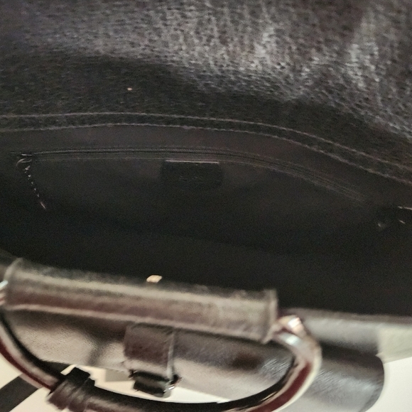 Gucci Black Leather Shoulder Bag - Picture 8 of 15